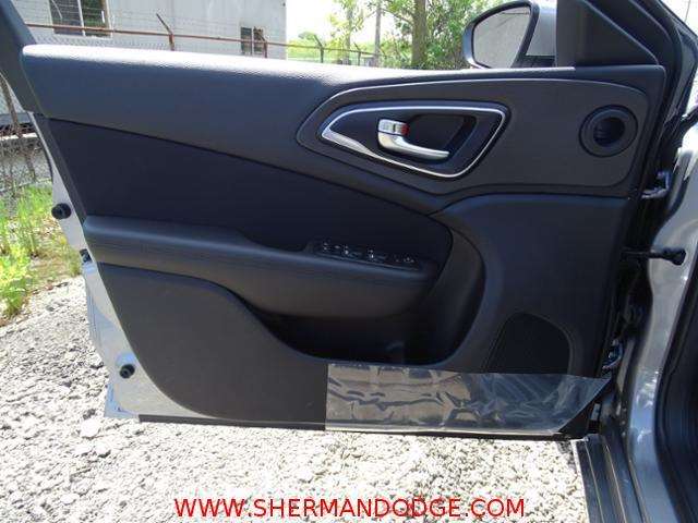 Chrysler 200 2017 photo 9